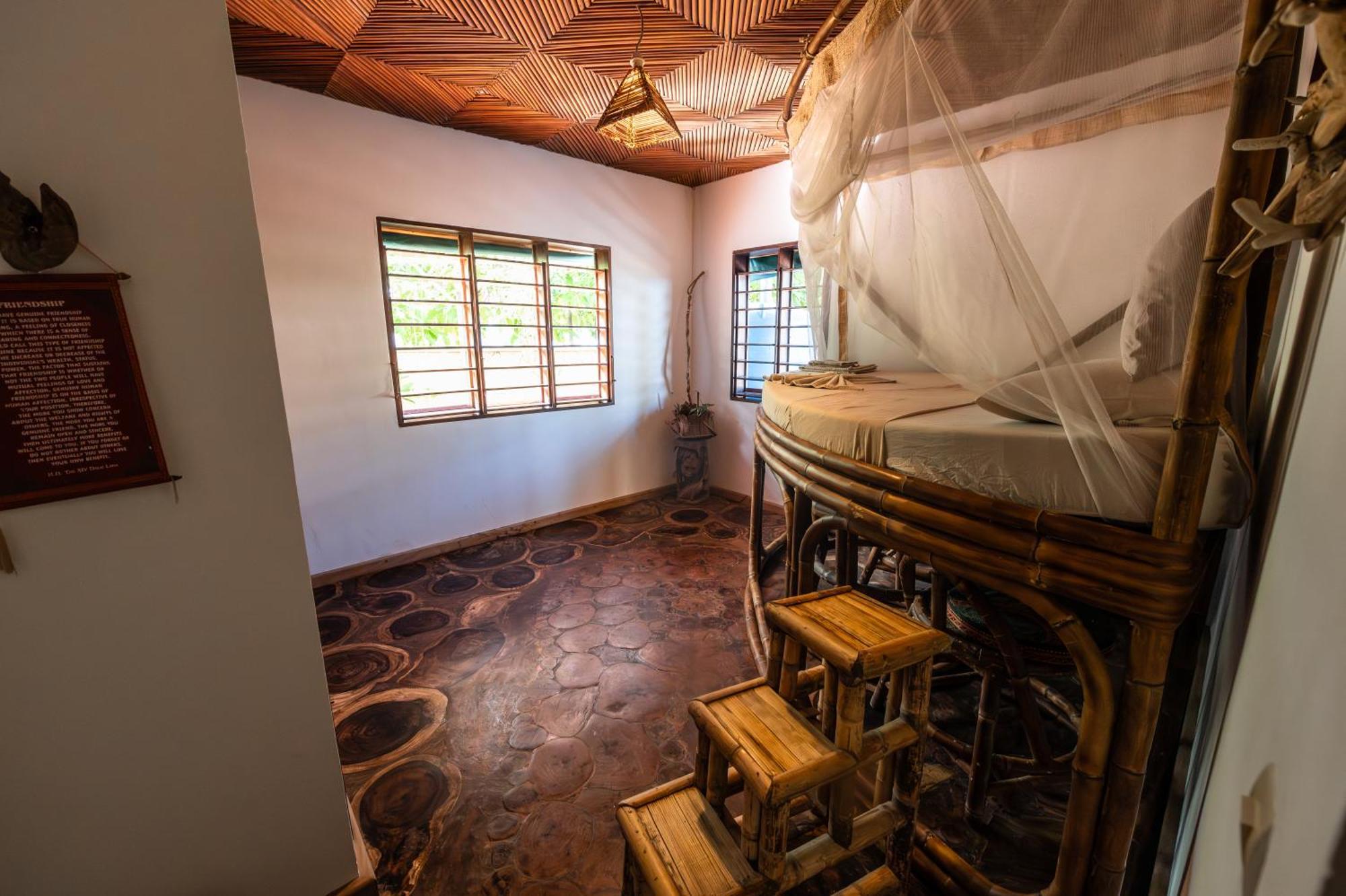 Shambala Madagascar: Beachfront Lodge And Adventures Ambolobozo Εξωτερικό φωτογραφία
