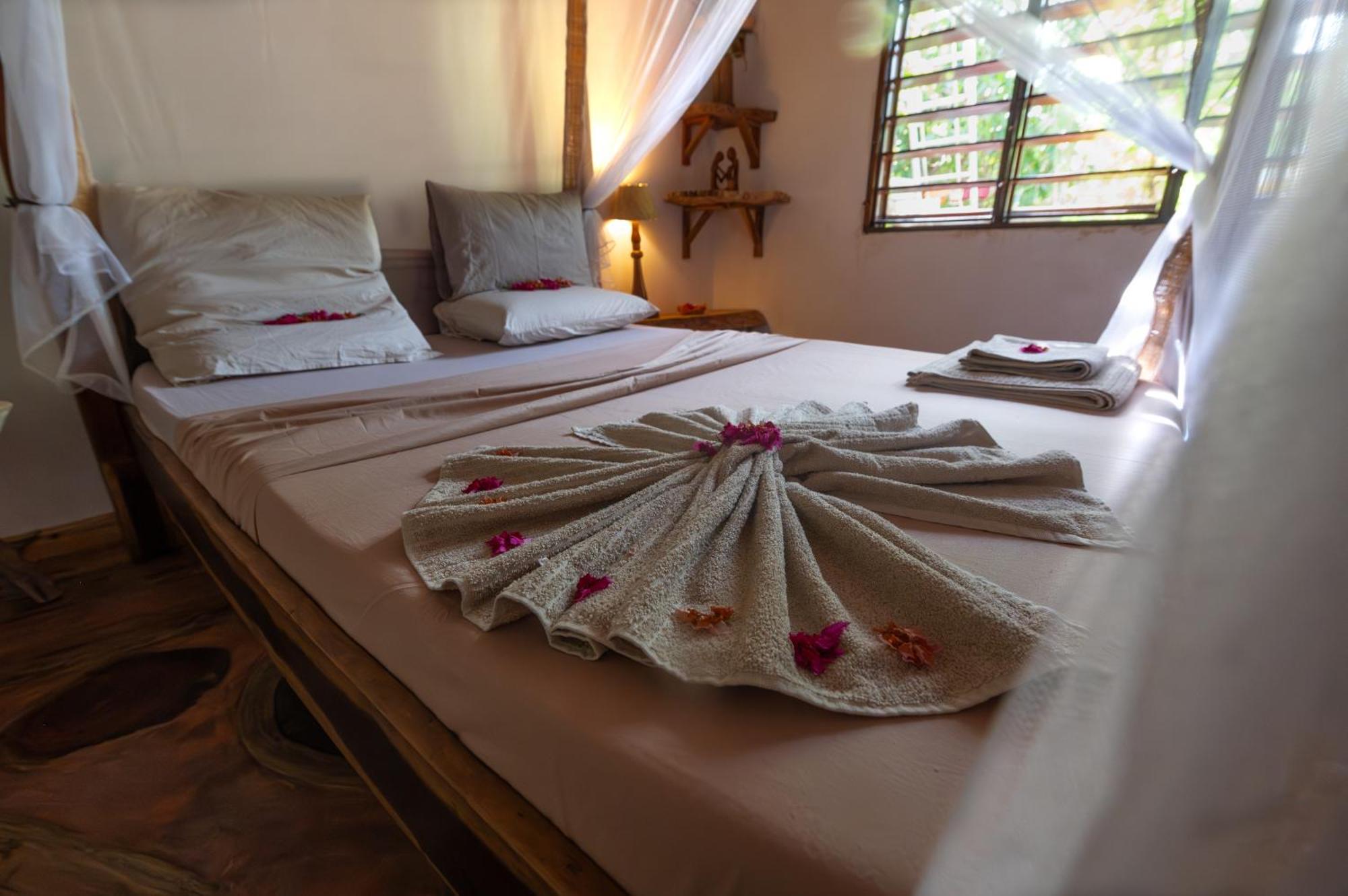 Shambala Madagascar: Beachfront Lodge And Adventures Ambolobozo Εξωτερικό φωτογραφία