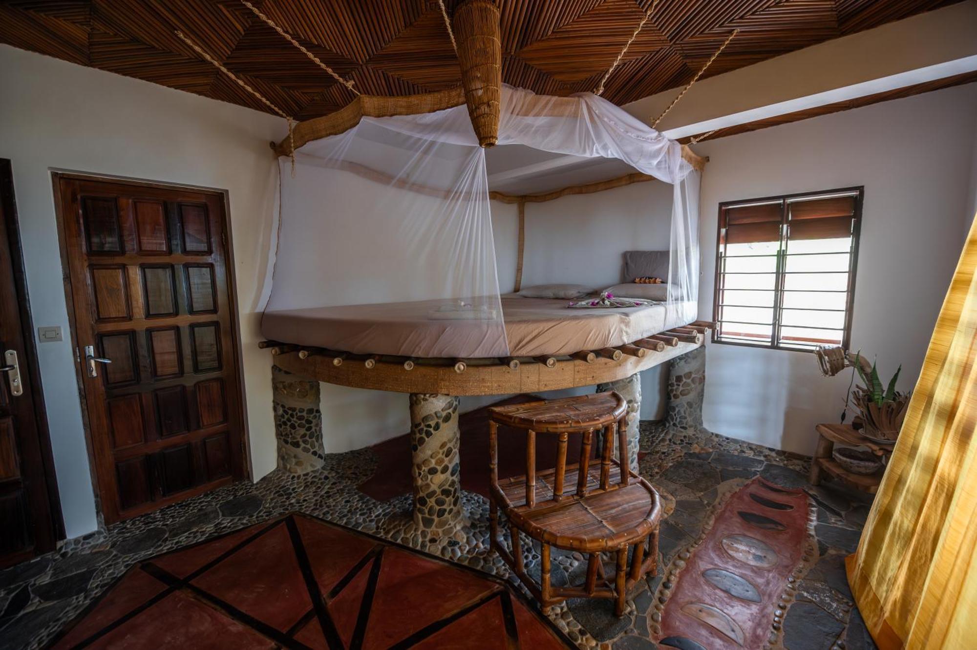 Shambala Madagascar: Beachfront Lodge And Adventures Ambolobozo Εξωτερικό φωτογραφία